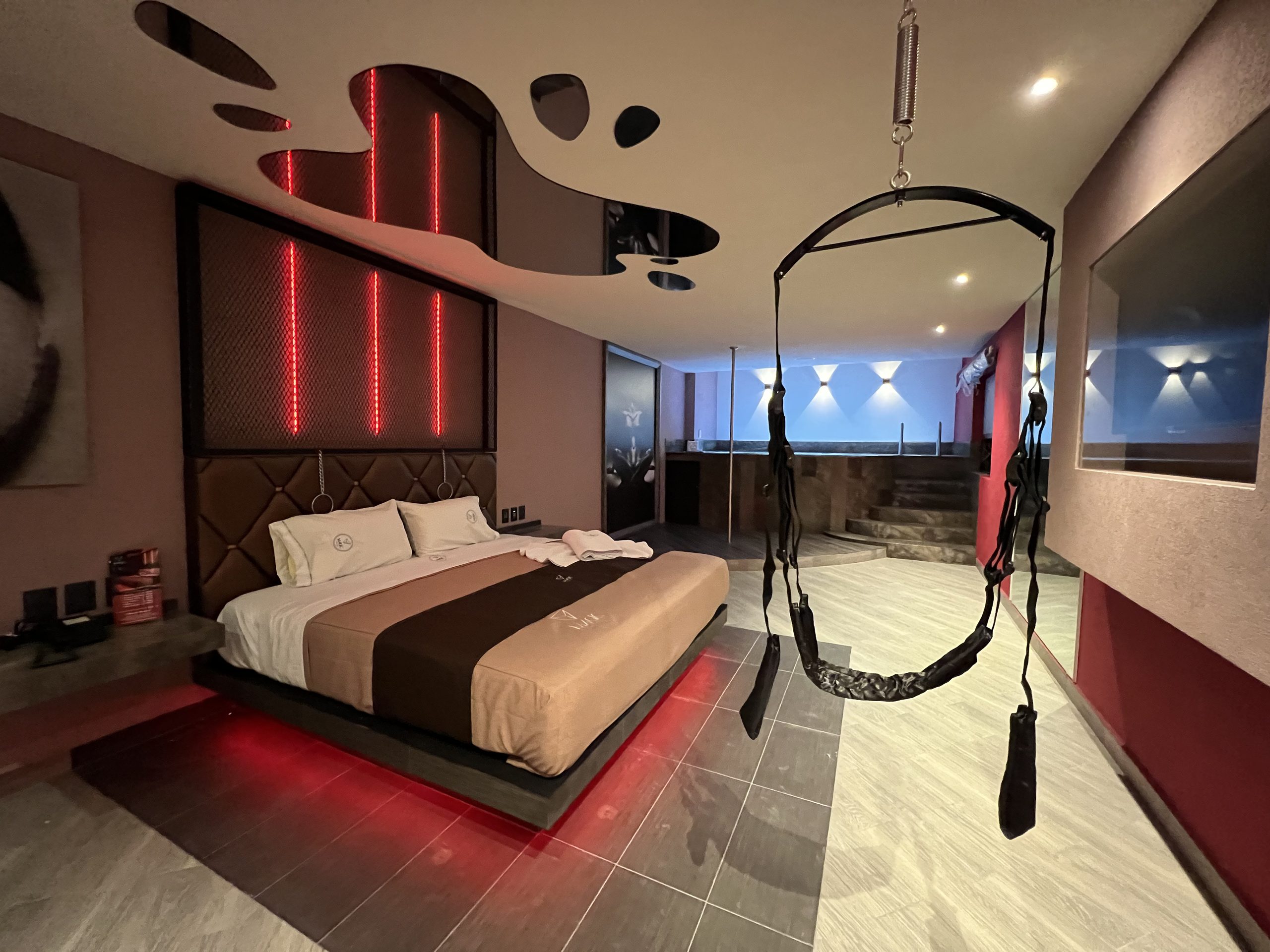 Habitación Alberca con cama y columpio